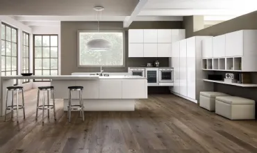 Cucina laccato lucido e impiallacciato rovere