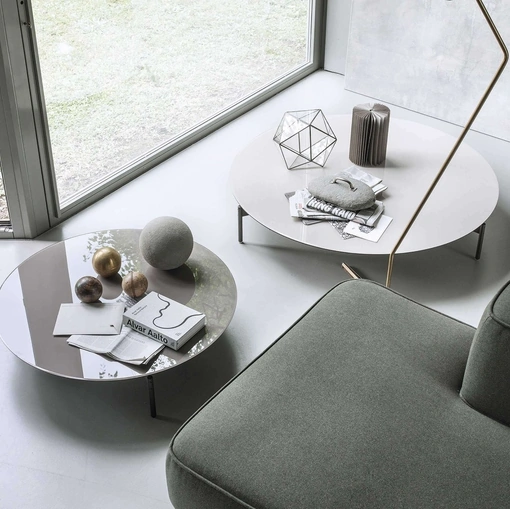 Tavolino con top in vetro o laccato Cruise di Lema