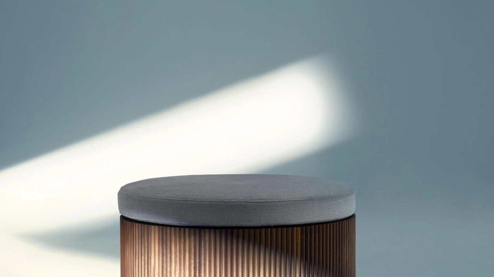 Pouf Drum in tessuto e legno di Lema