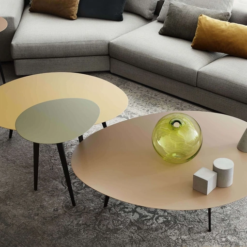 Tavolini in legno laccato Flowers di Lema