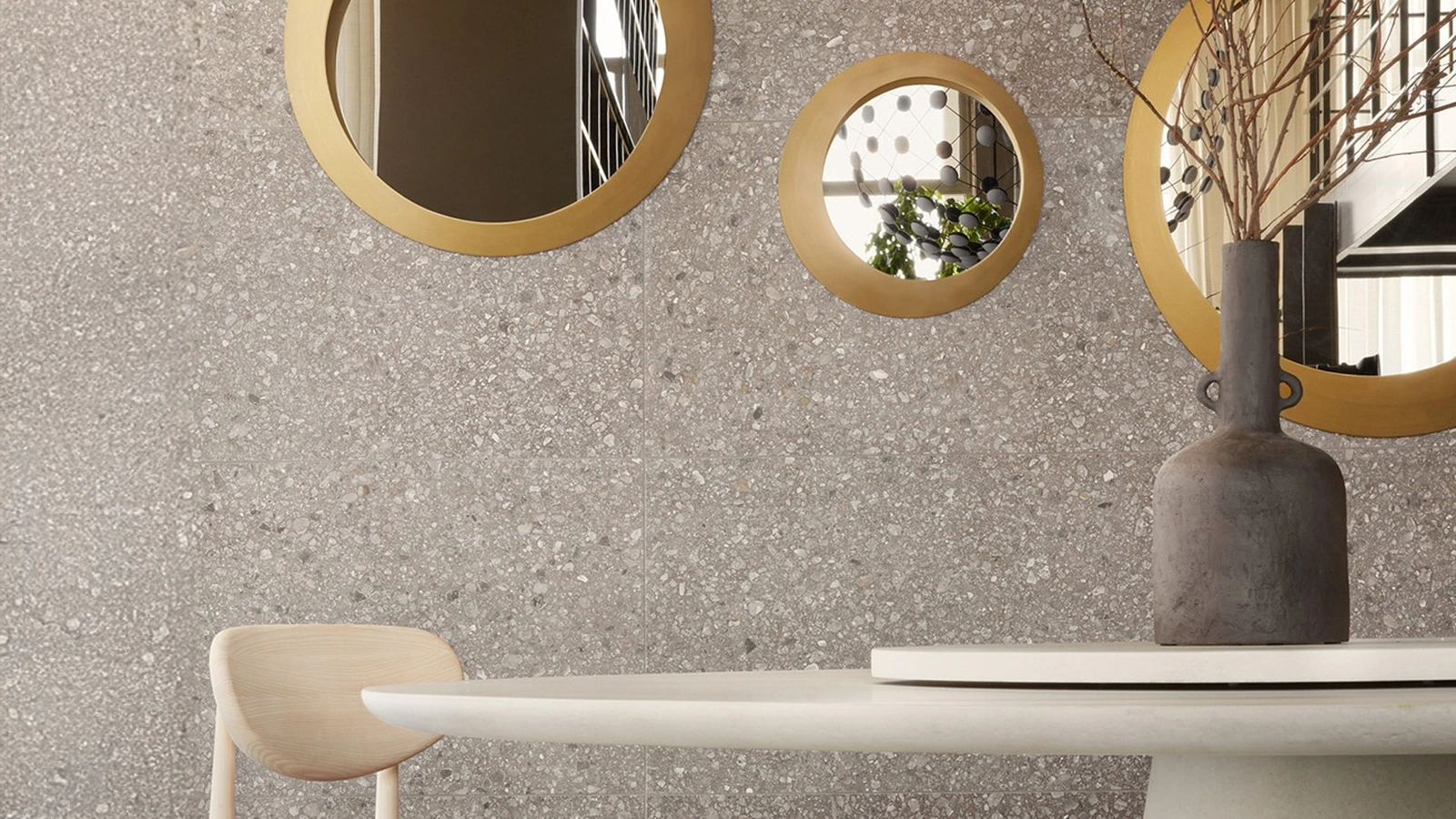 Specchio rotondo con grande cornice in legno verniciato bronzo Oculus di Lema