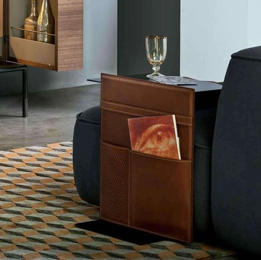 Tavolino in metallo con portariviste in cuoio Note di Lema