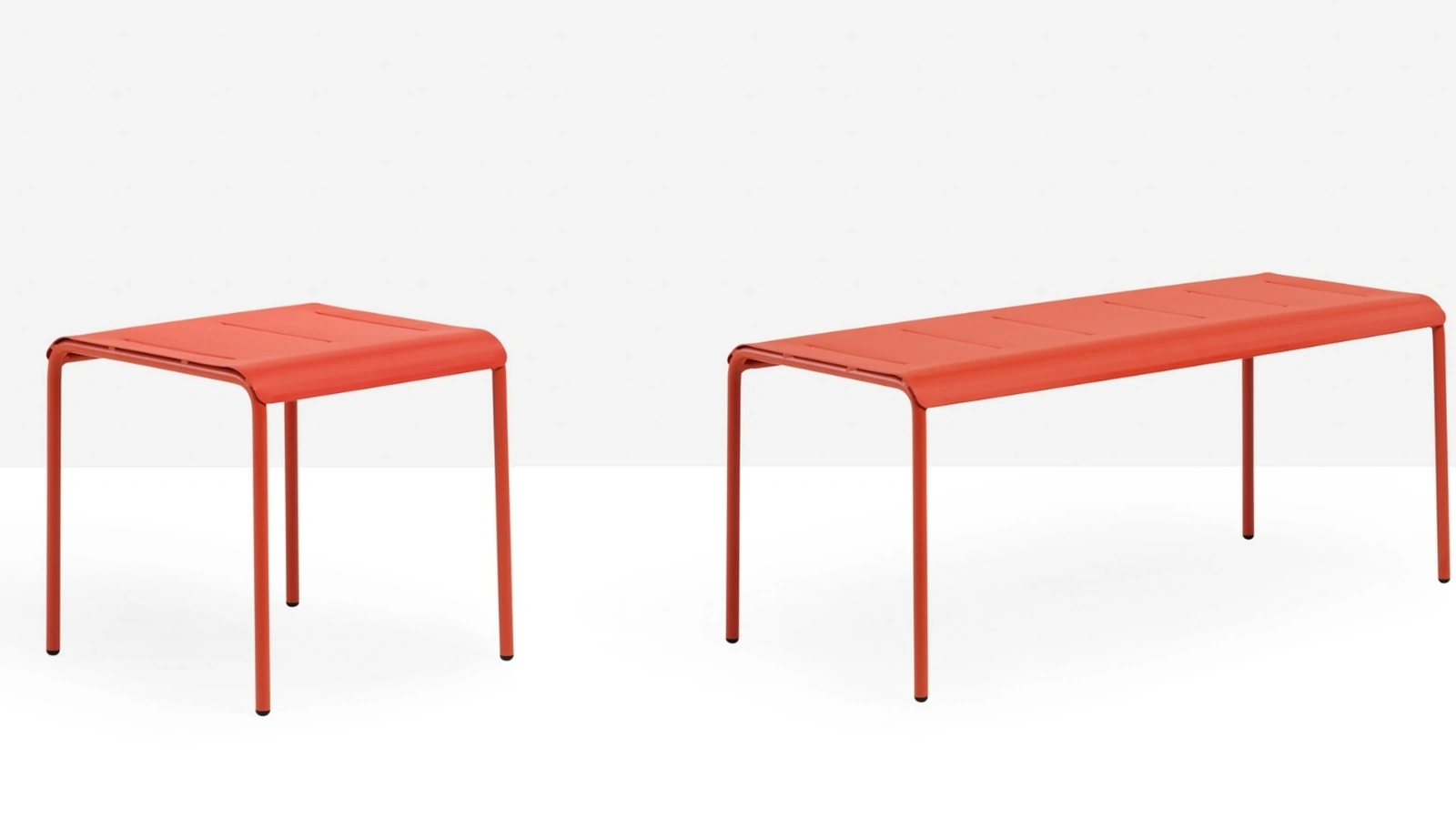 Tavolino Ola CT con struttura e piano in metallo di Midj