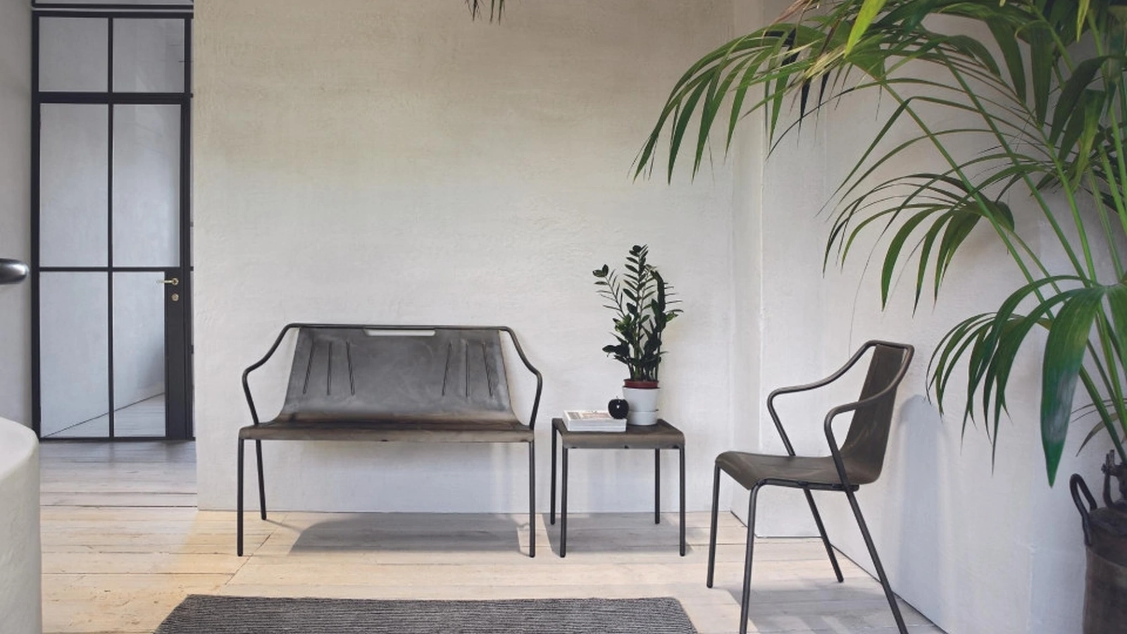 Tavolino Ola CT con struttura e piano in metallo effetto industrial di Midj