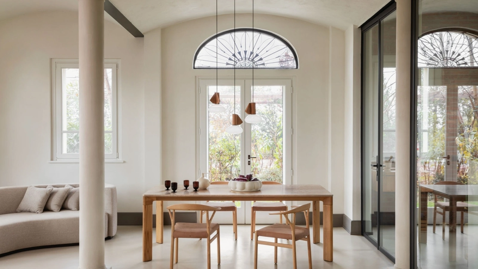 Lampada a sospensione in vetro e cuoio Mug di Midj