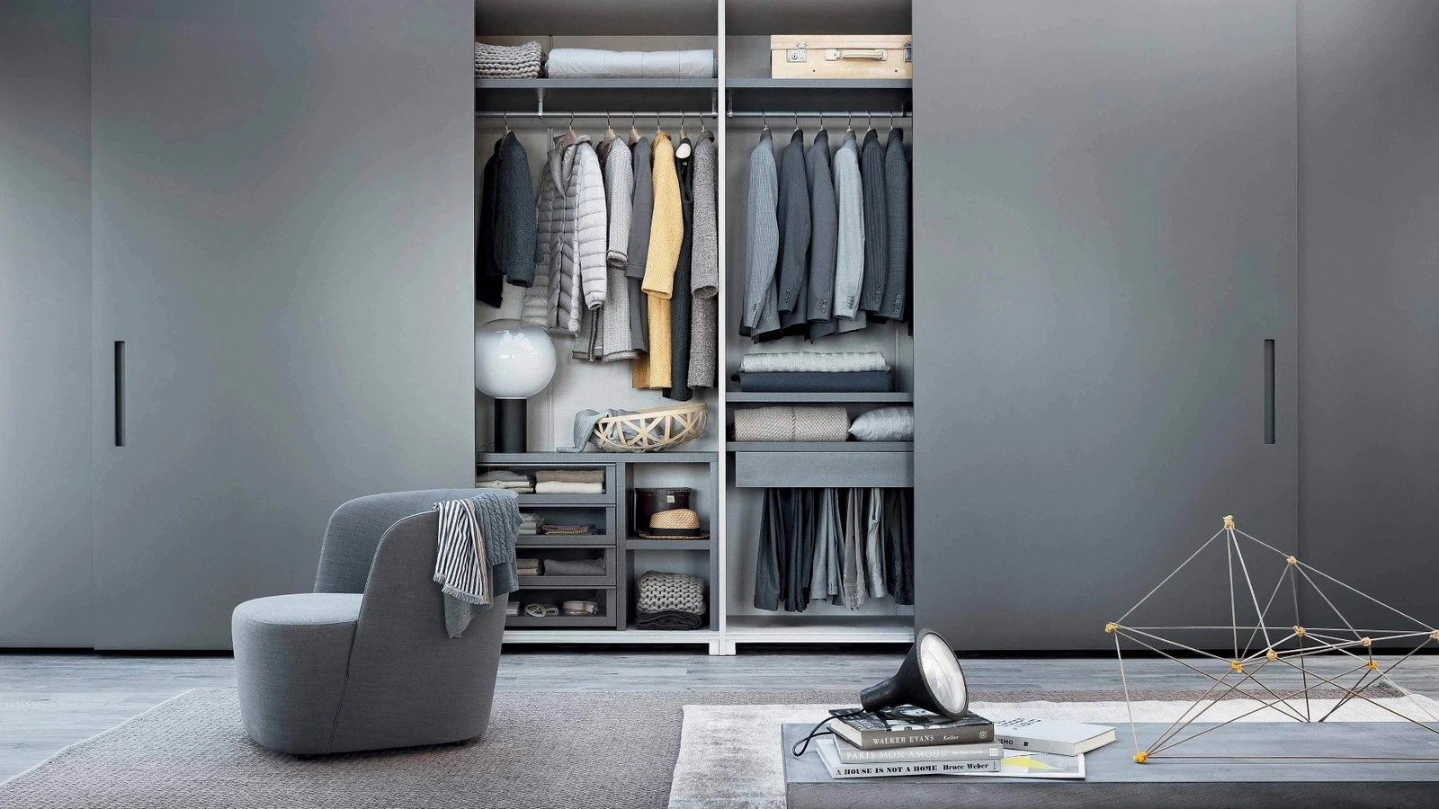 Armadio con anta scorrevole in laccato opaco Ellevi di Lema