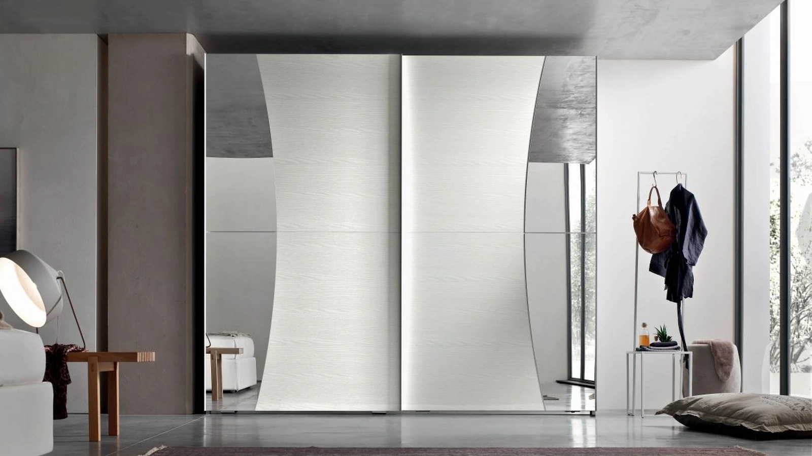 Armadio Harp in Frassino Bianco con specchio di Maronese Acf