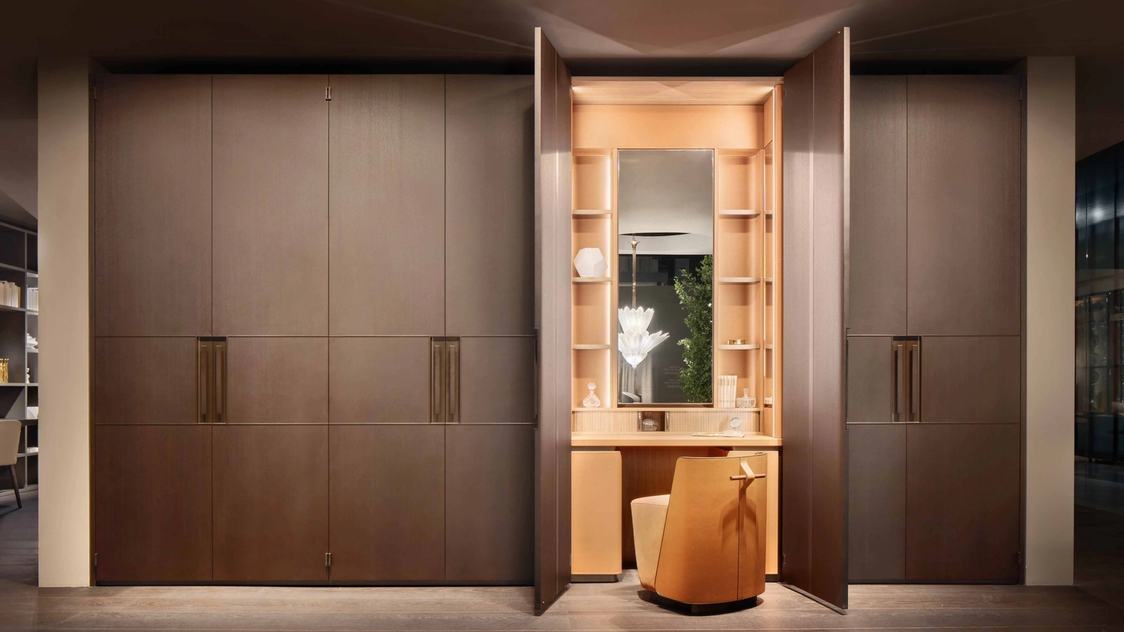 Armadio in cuoio con anta battente Eureka di Lema