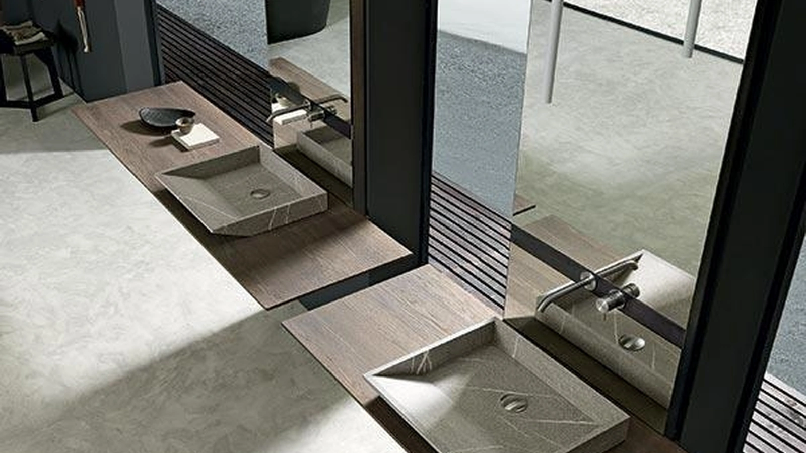 Mobile da Bagno in legno di Rovere ossidato con lavabo in pietra piasentina Surf 01 di Modulnova bagni