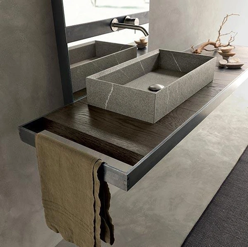 Mobile da Bagno in Rovere con portasciugamano in ferro e lavabo in pietra piasentina Surf 03 di Modulnova bagni