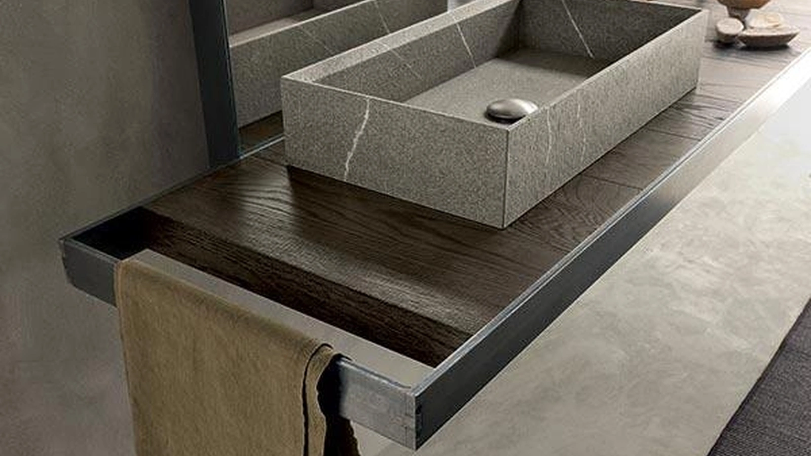 Mobile da Bagno in Rovere con portasciugamano in ferro e lavabo in pietra piasentina Surf 03 di Modulnova bagni