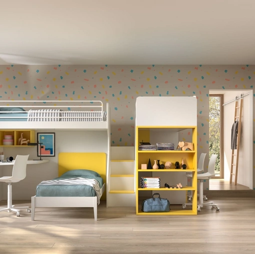 Camera con soppalco a tre letti con scrivania Room 158 di Zg Mobili