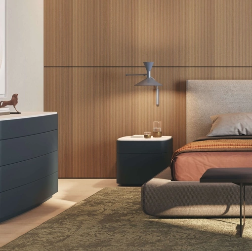 Gruppo notte Lullaby laccato opaco con top in marmo di Lema