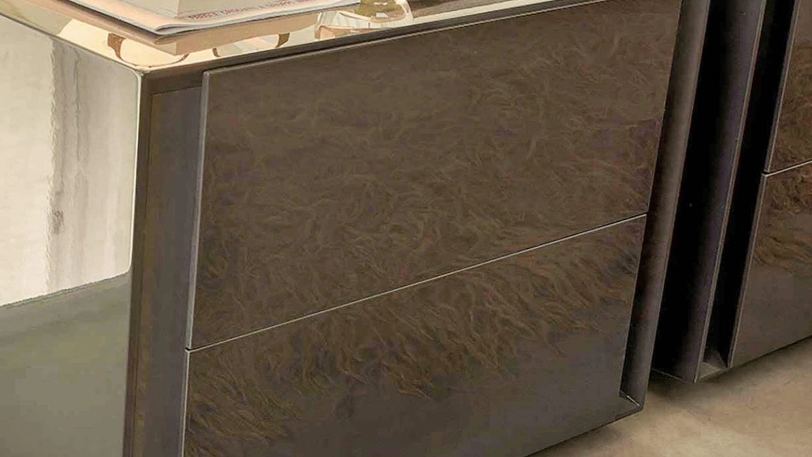 Comodino Luna in laccato lucido di LemaComodino Luna in laccato lucido di Lema