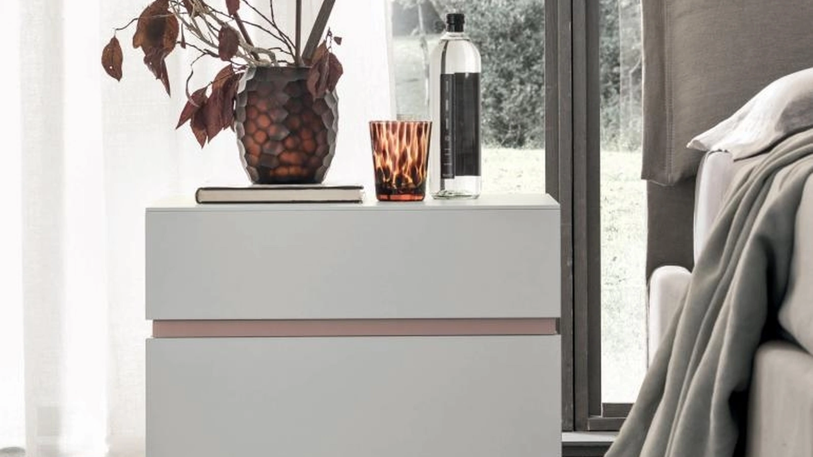 Comodino Street in melaminico Bianco con gola Rosa Vintage di Maronese Acf