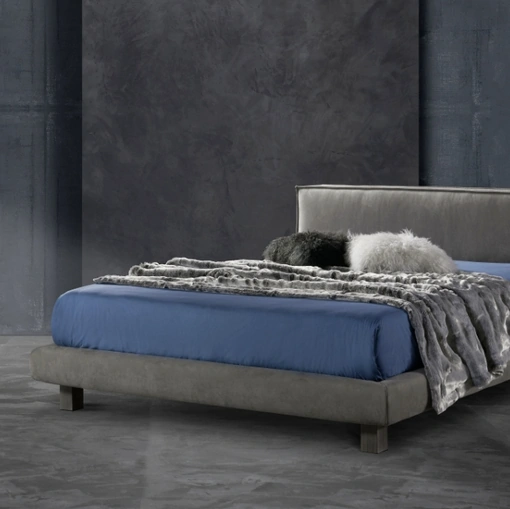 Letto con testiera e giroletto imbottiti dalle linee moderne Sullivan di ExcòLetto con testiera e giroletto imbottiti dalle linee moderne Sullivan di Excò
