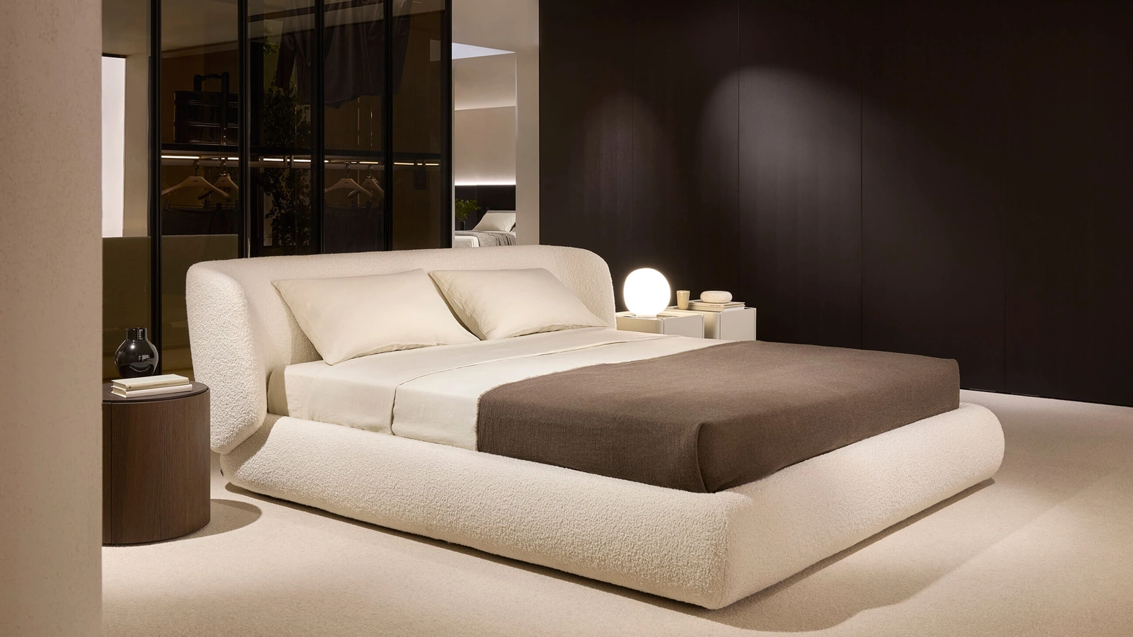 Letto imbottito Nobu di Lema