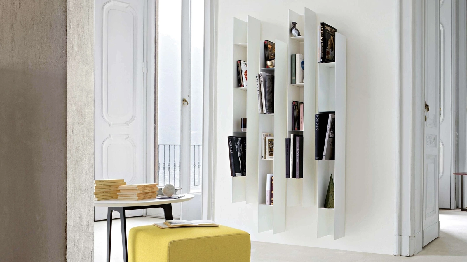 Libreria sospesa multifunzione in metallo Koala di Lema