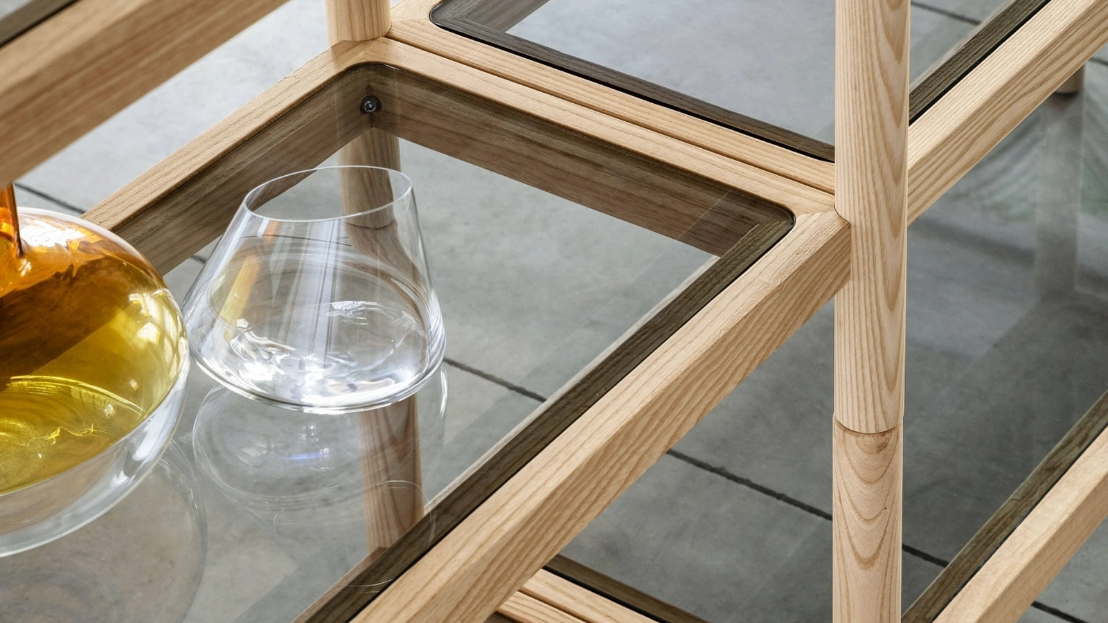 Libreria componibile in legno con ripiani in cristallo Siena di Midj