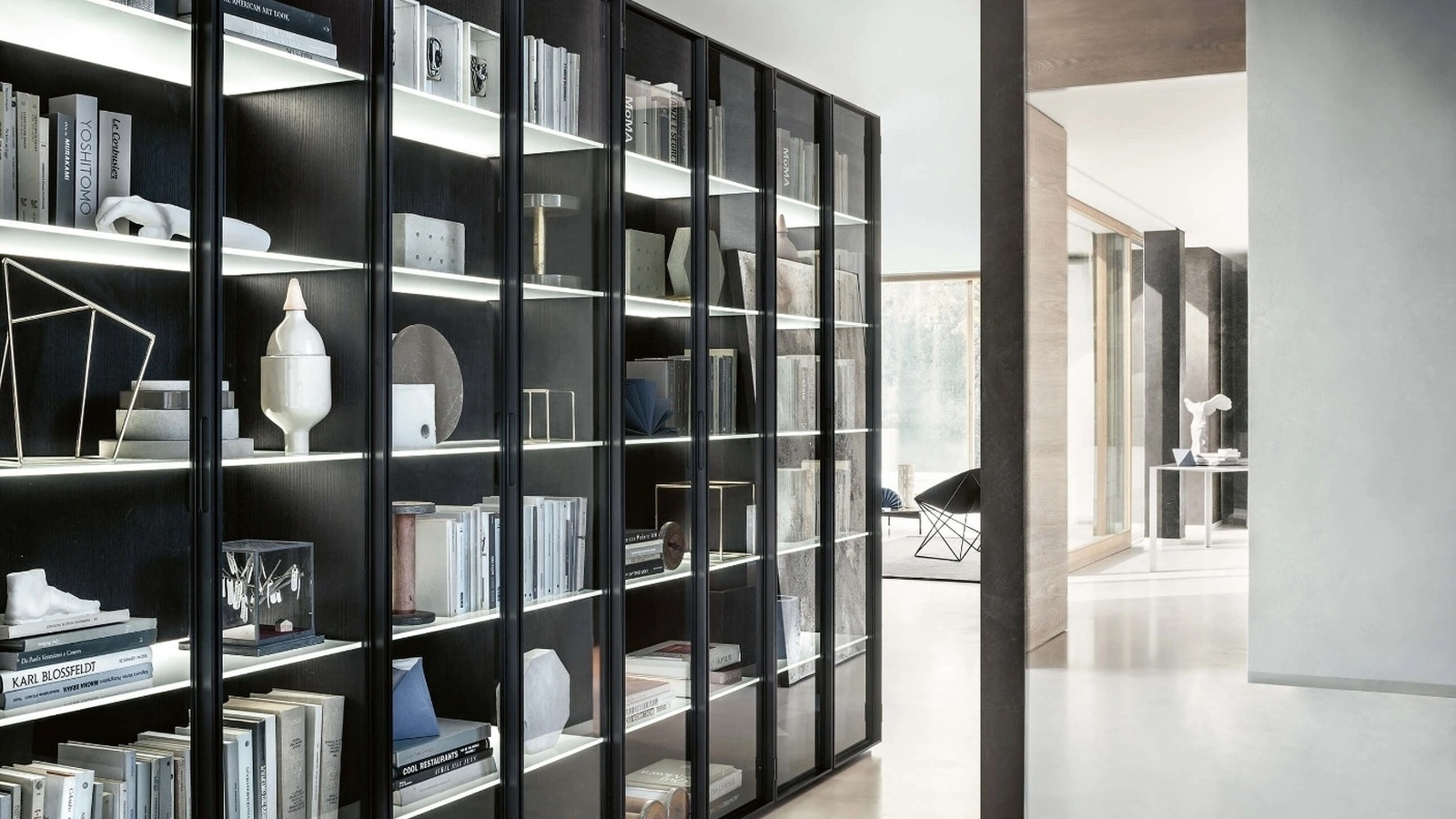 Libreria Selecta Divisoria in legno con ante in vetro di Lema