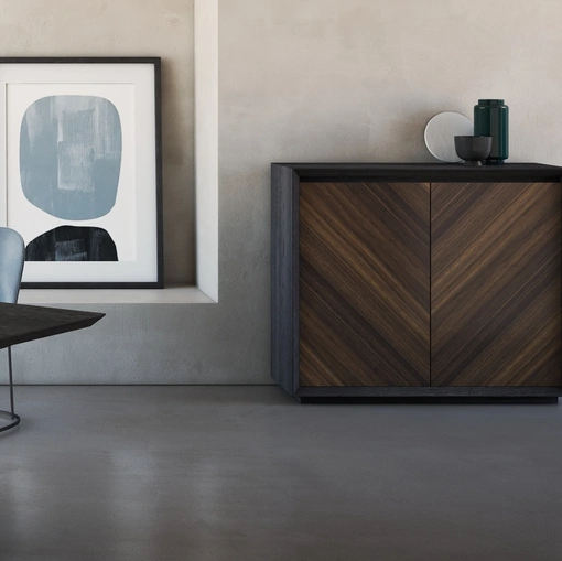 Madia Vane Art con ante in Eucalipto affumicato e struttura in Rovere bruciato di Pizzolato