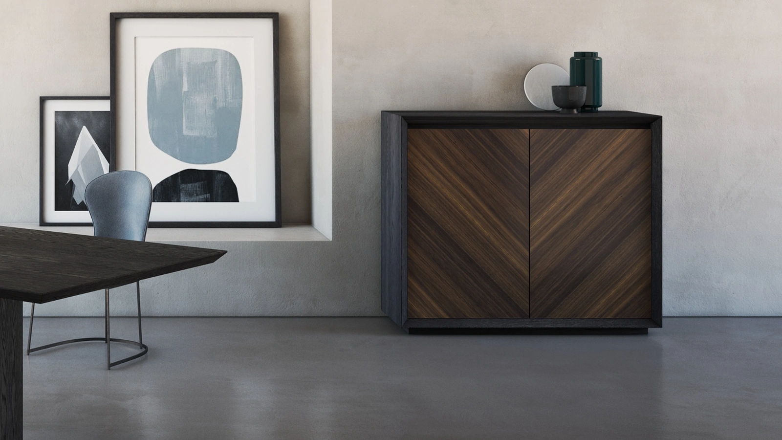 Madia Vane Art con ante in Eucalipto affumicato e struttura in Rovere bruciato di Pizzolato