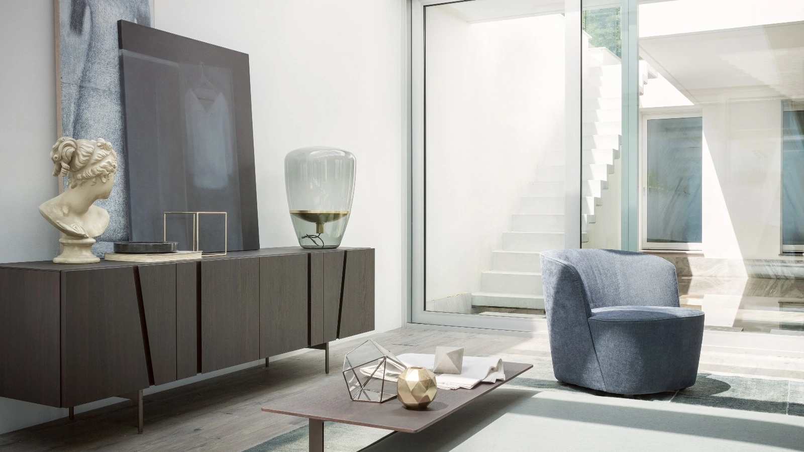 Poltroncina monolitica Felix in tessuto di Lema