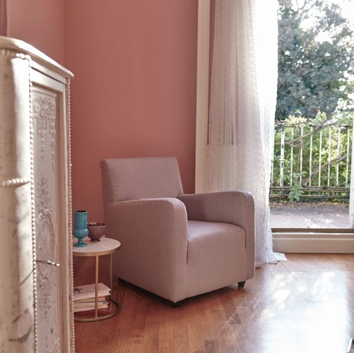 Poltroncina in tessuto con piedini in PVC Gilles di Excò