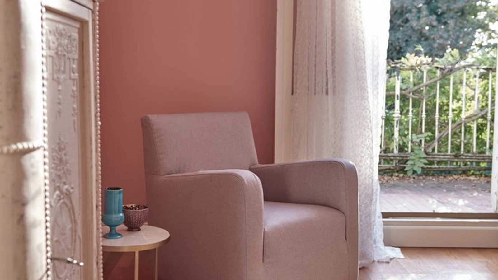 Poltroncina in tessuto con piedini in PVC Gilles di Excò