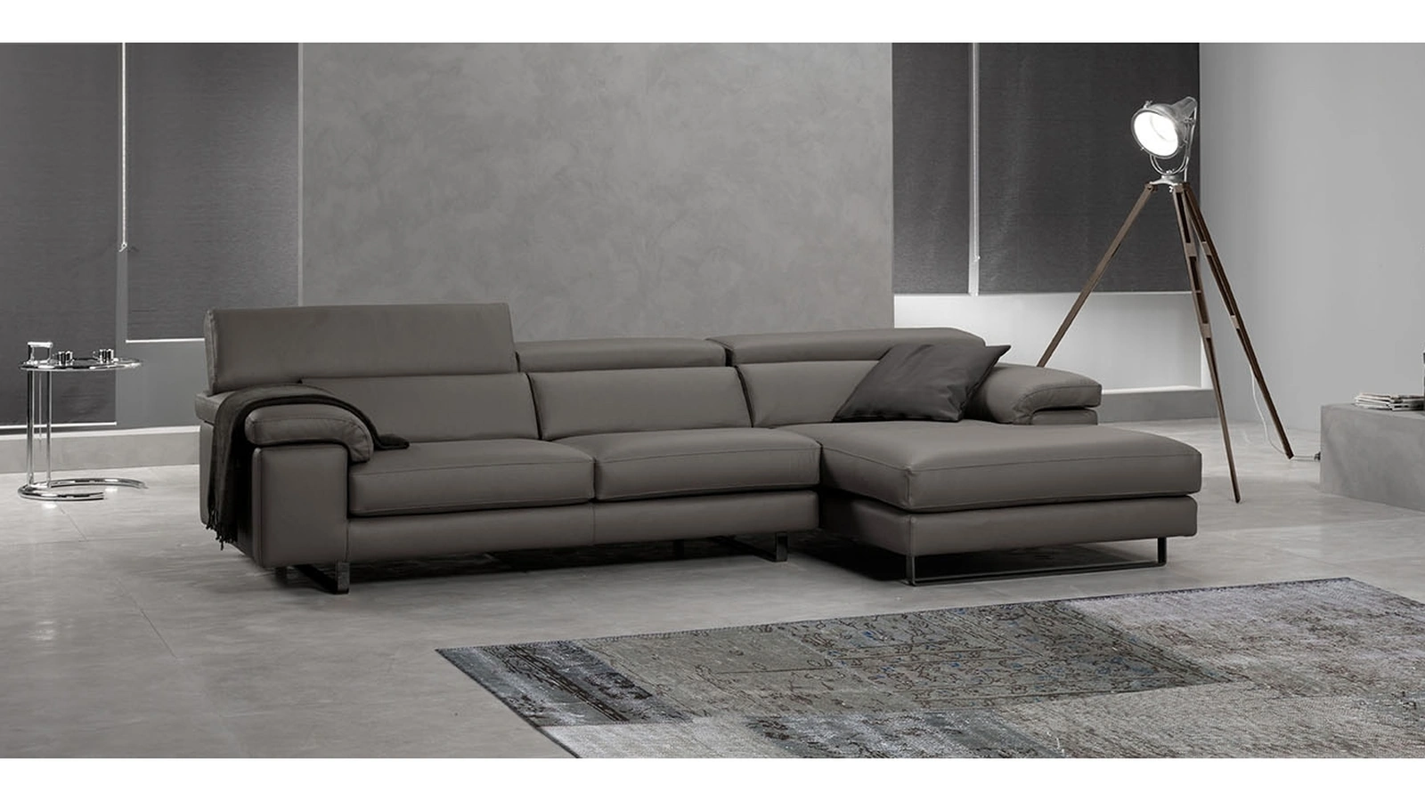 Divano in pelle con penisola e poggiatesta reclinabili Nikita di Excò