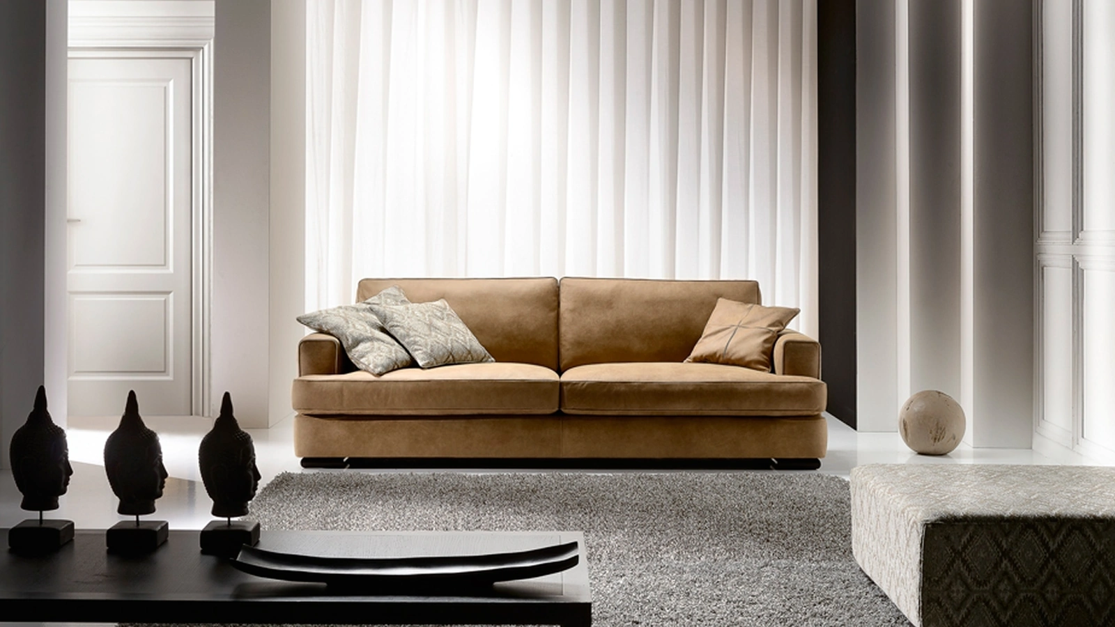 Divano lineare in pelle Panama di Cava Divani