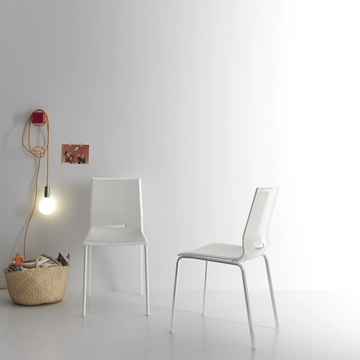 Sedia Elena 4 in polipropilene rinforzato con fibra di vetro e struttura in tubolare di metallo di Pointhouse