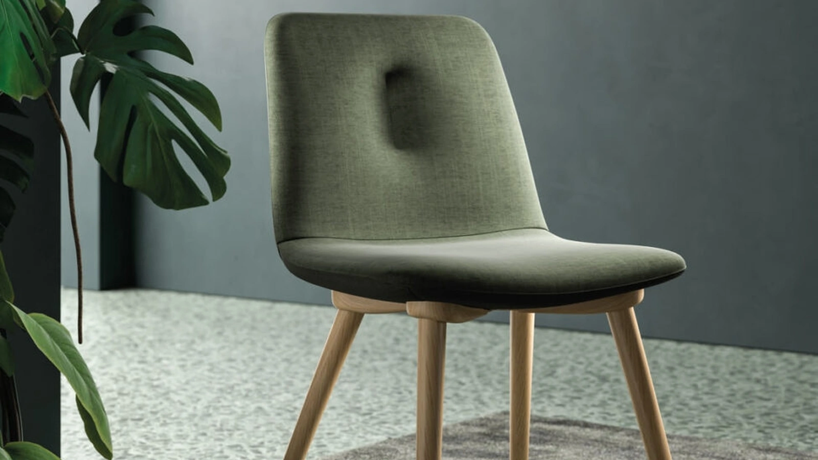 Sedia in tessuto con gambe in legno Gemma di Orme