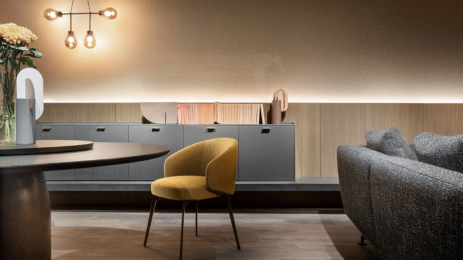 Sedia in tessuto imbottito e struttura in metallo Bea di Lema