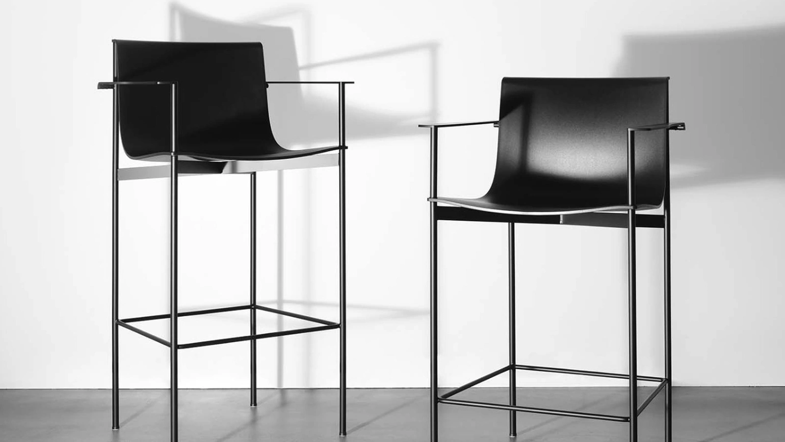 Sgabello Ombra in polipropilene e metallo di Lema