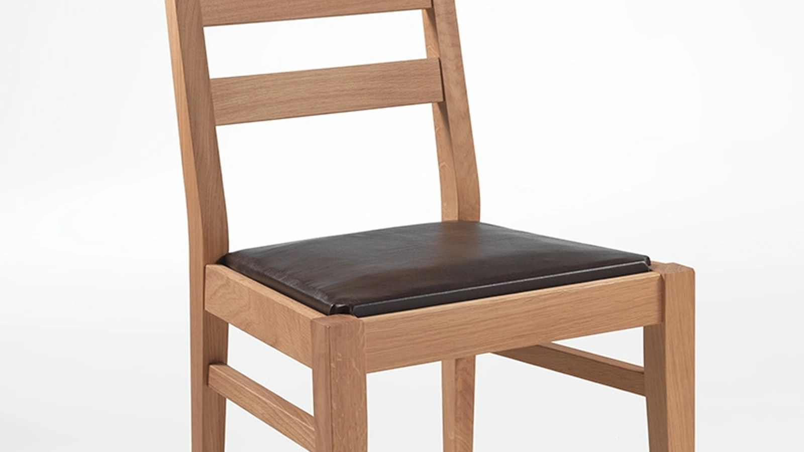 Sedia Ondina in legno con seduta imbottita di Pizzolato