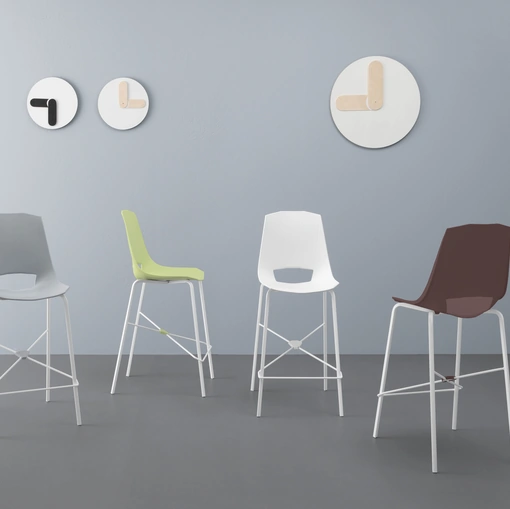 Sgabello Eva 6 SG in polipropilene con base in tubolare di metallo a sezione triangolare di Pointhouse