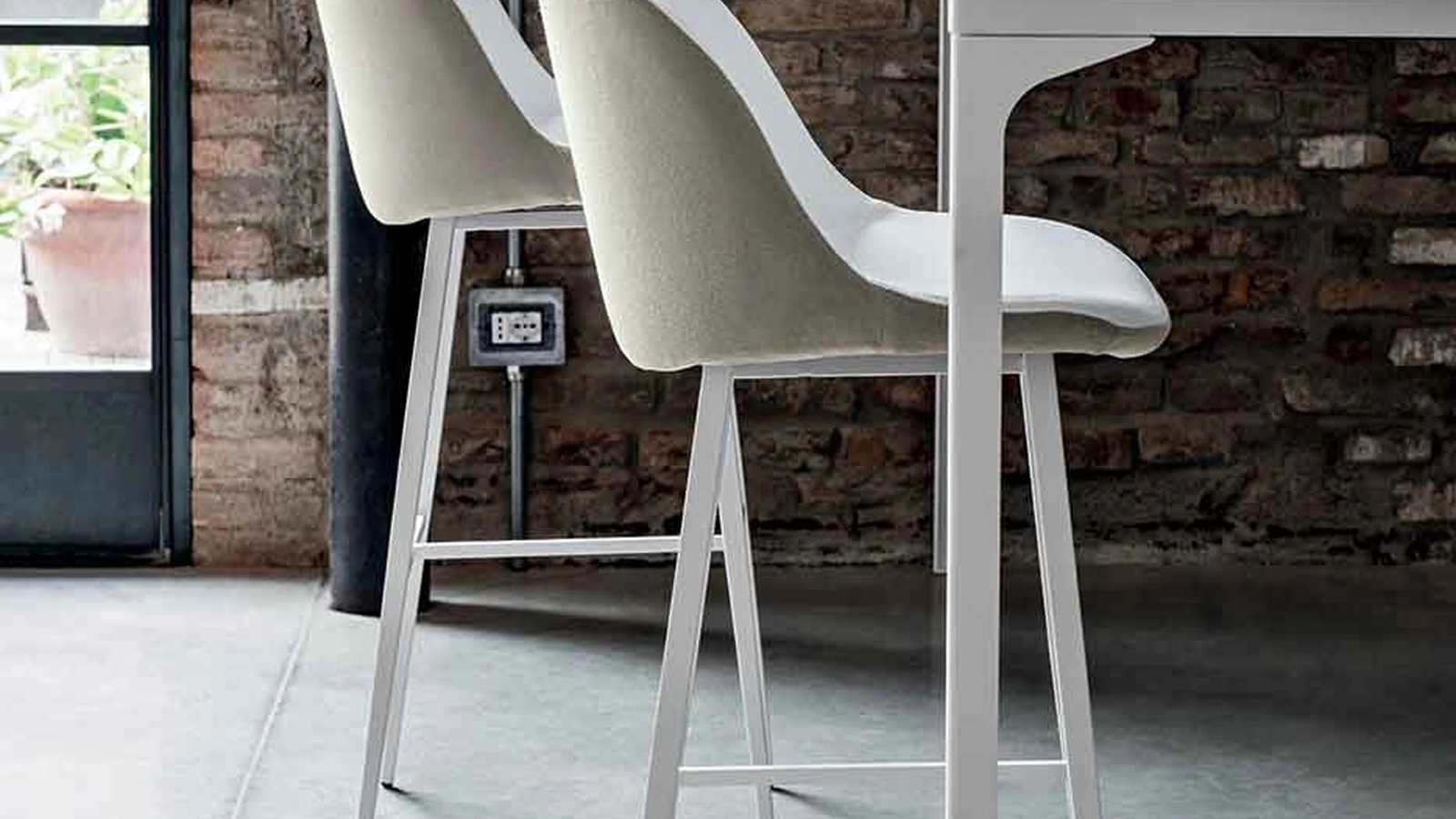 Sgabello Sonny in pelle di Midj