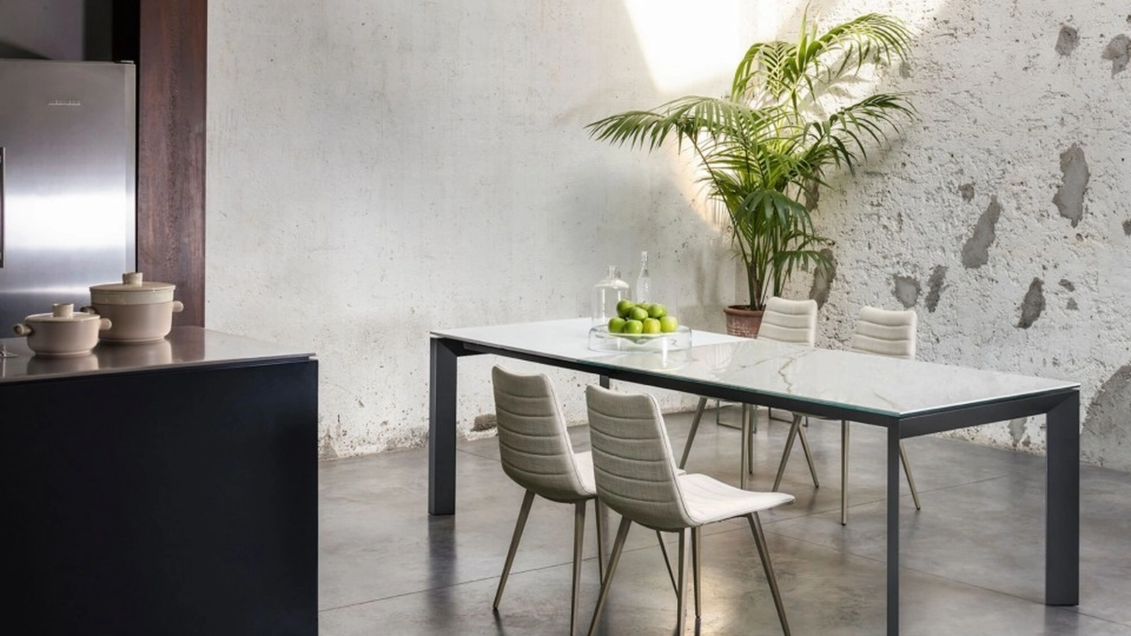 Tavolo allungabile Apollo con top in cristalceramica di Midj