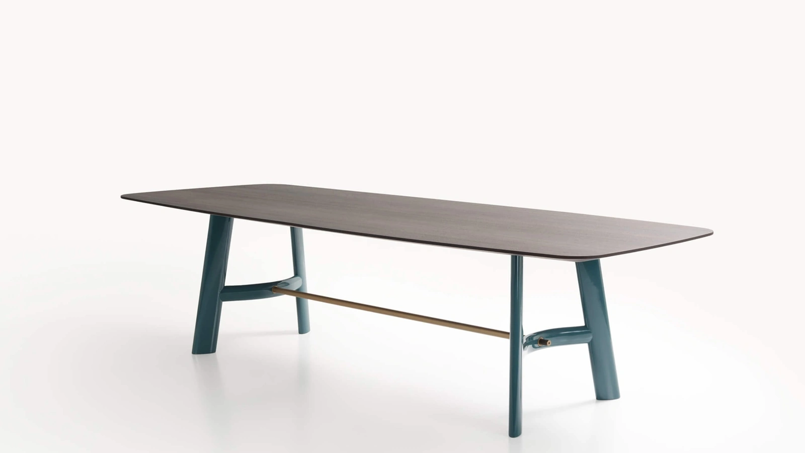 Tavolo August con top in legno di Lema