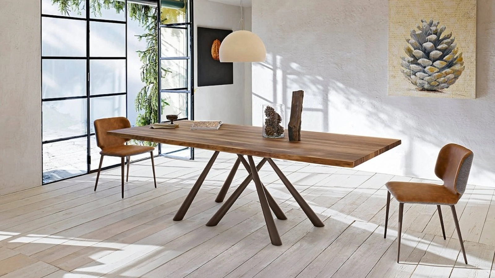 Tavolo Forest con top in legno massello e base in metallo di Midj