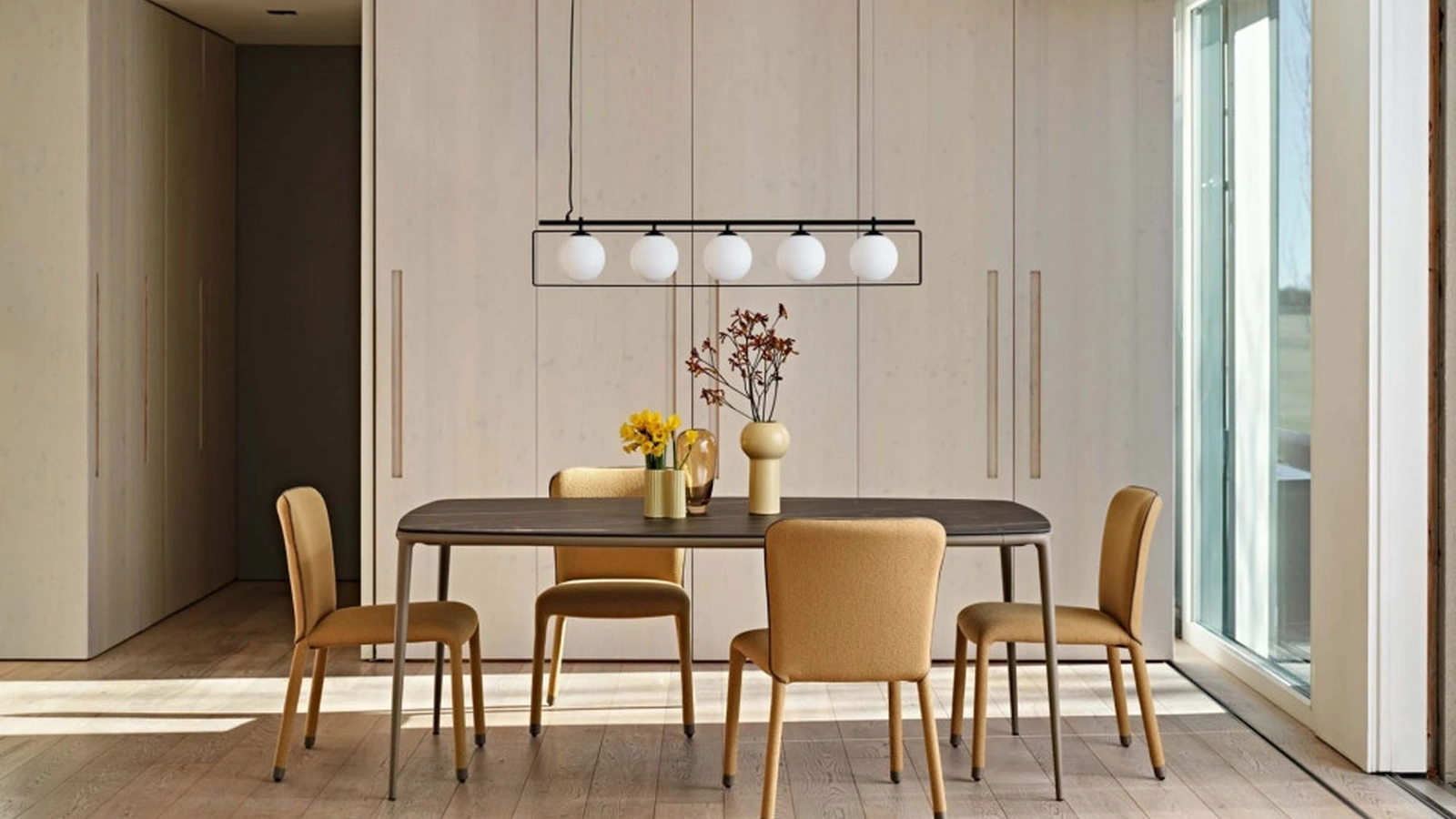 Tavolo Lea con top in ceramica di Midj