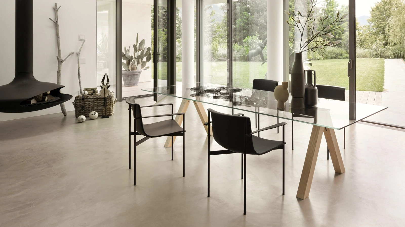 Tavolo rettangolare con top in vetro trasparente e base in Frassino tinto Rovere termotrattato Sesto di Lema