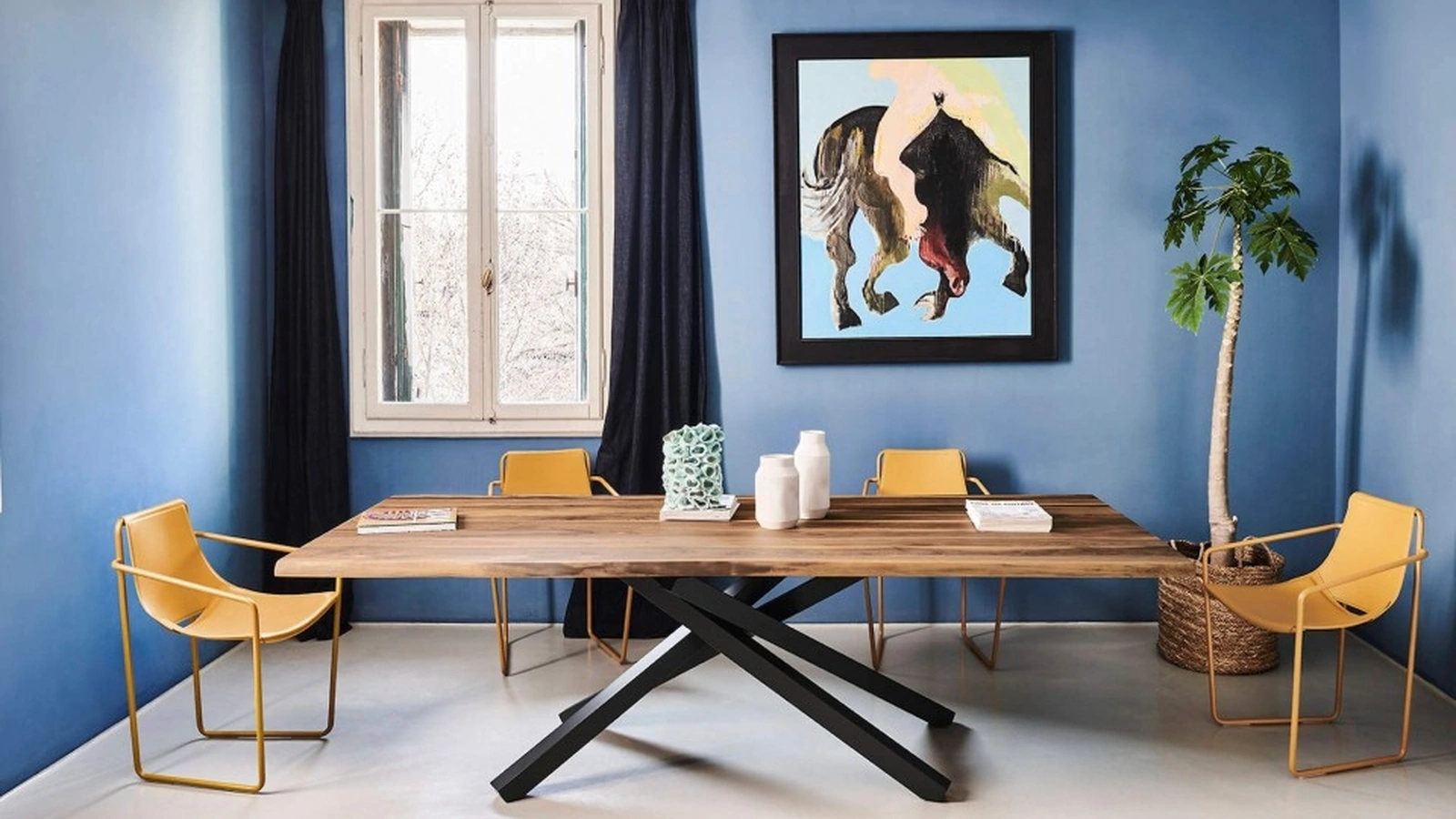 Tavolo Pechino con top in legno di Midj