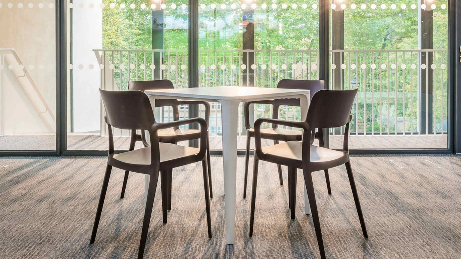 Tavolo Nenè quadro di Midj