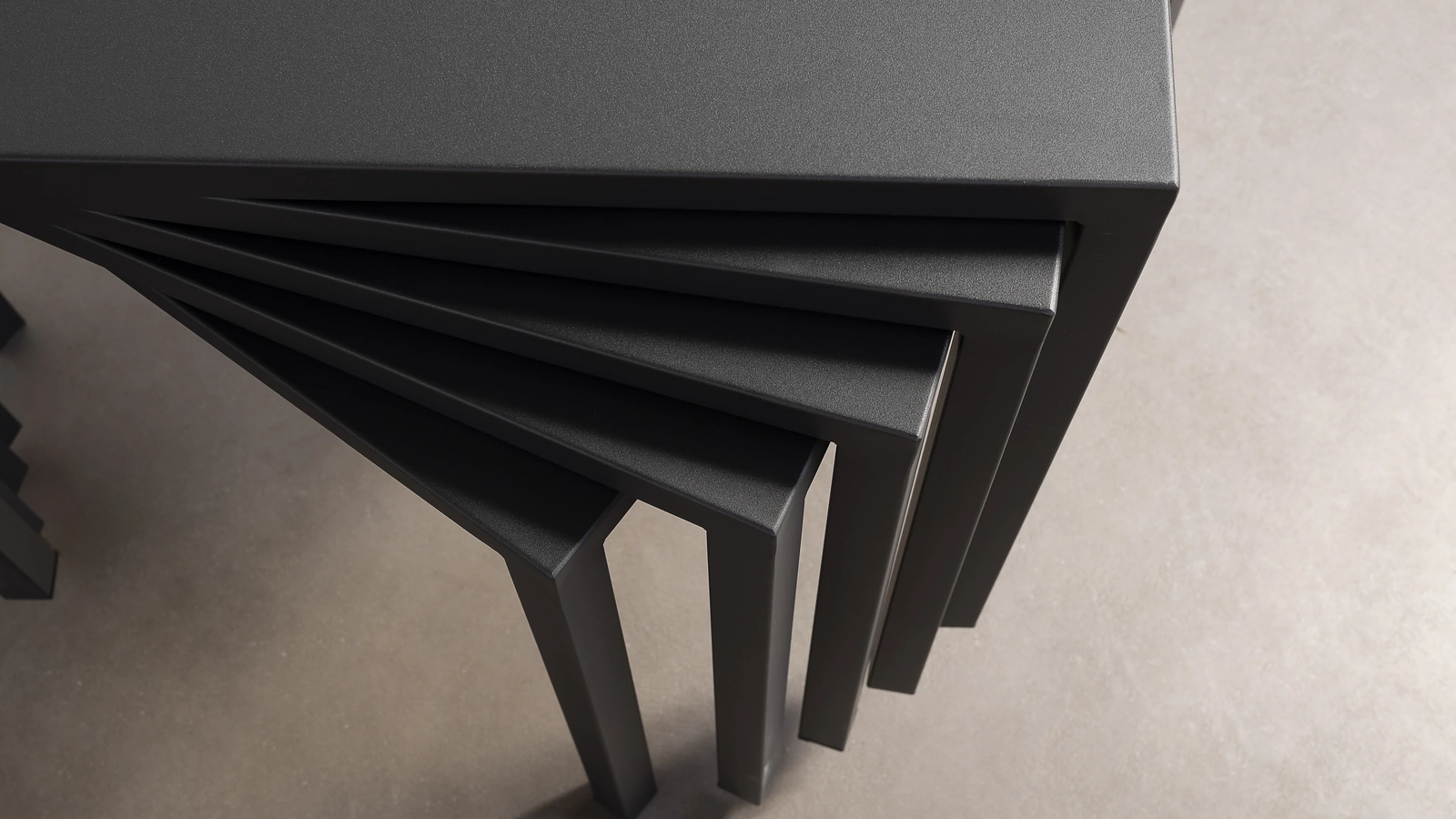 Tavolo Plana in metallo di Pointhouse