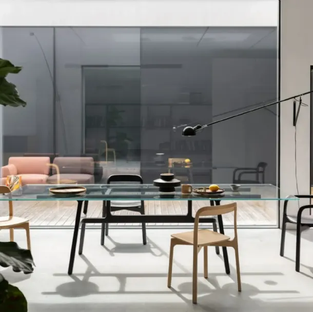Tavolo Bottega con top in vetro di Kristalia