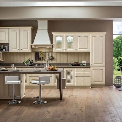 Cucina Classica con penisola Magda 03 in legno di Rovere Decapè Bianco di Arrex