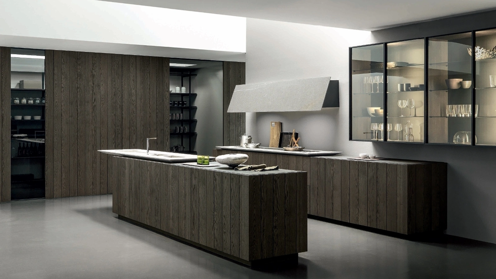 Cucina Design con isola Float finitura Rovere Carbone con top in Pietra Piasentina Fiammata di Modulnova