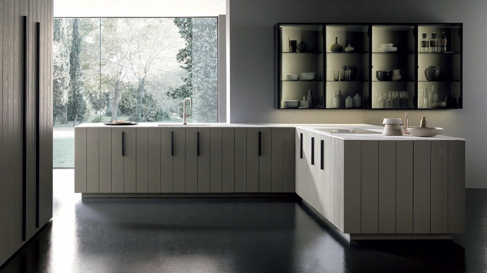 Cucina Design con penisola Float in laccato poro aperto Fokos Roccia con top Bianco Venato di Modulnova